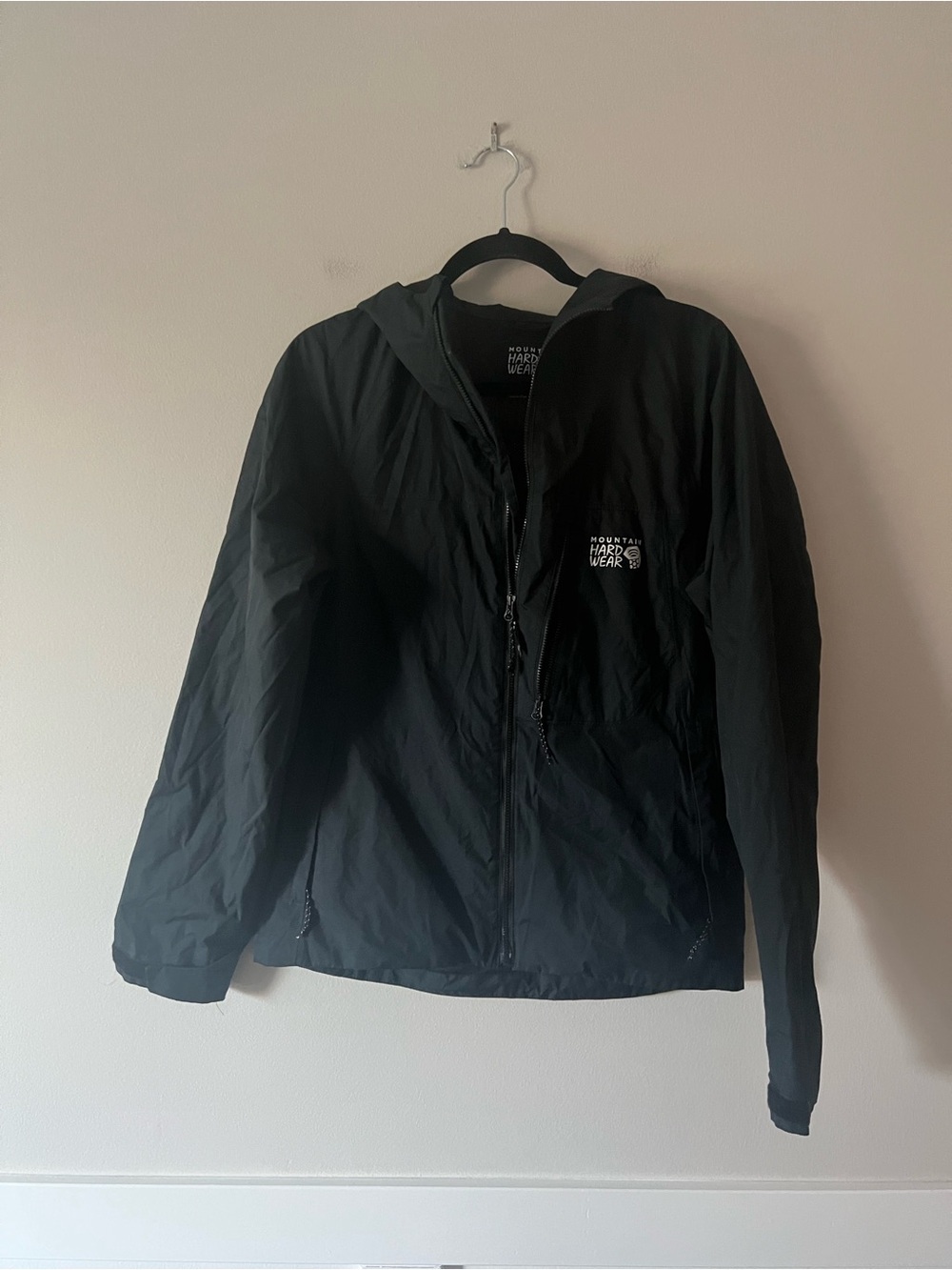 Mountain Hardwear Black Hooded Lightweight Windbreaker Rain Jacket Men’s Small